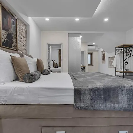 Bed & Breakfast Luxury Palace