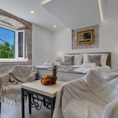 Luxury Palace Bed & Breakfast 4*
