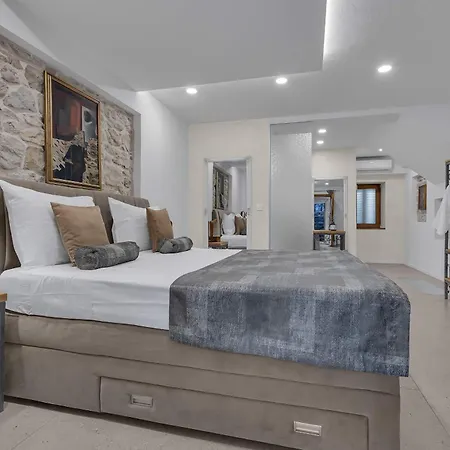 Luxury Palace Bed & Breakfast 4*