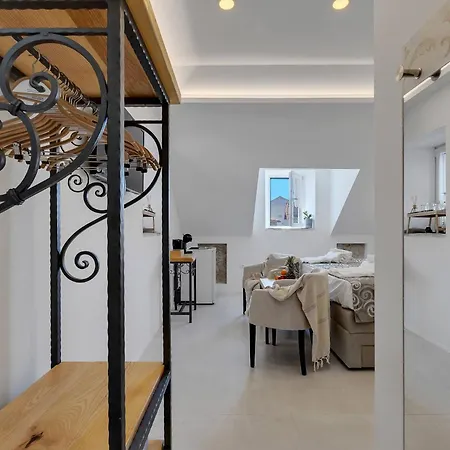 Bed & Breakfast Luxury Palace