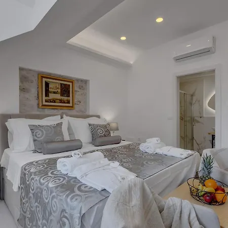 Luxury Palace Bed & Breakfast 4*