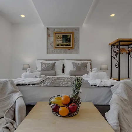 Luxury Palace Bed & Breakfast