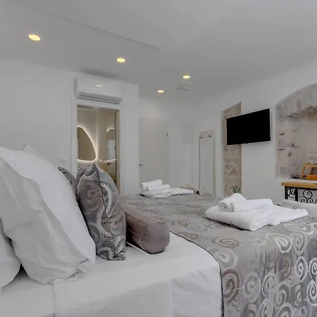 Bed & Breakfast Luxury Palace