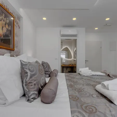 Luxury Palace Bed & Breakfast 4*
