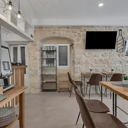 Bed & Breakfast Luxury Palace 4*