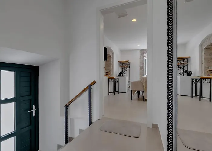 Luxury Palace ベッド・アンド・ブレックファスト 4*