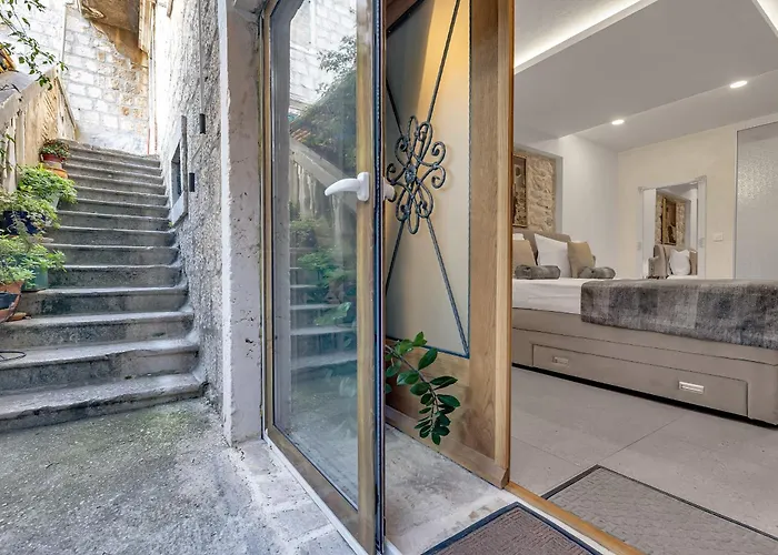 Luxury Palace ベッド・アンド・ブレックファスト マカルスカ